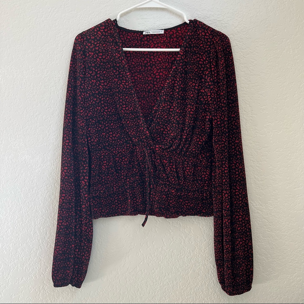 Zara -  Medium Long Sleeve V-Neck Red & Black Dot Cheetah Leopard Top